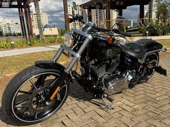HARLEY-DAVIDSON SOFTAIL BREAKOUT 